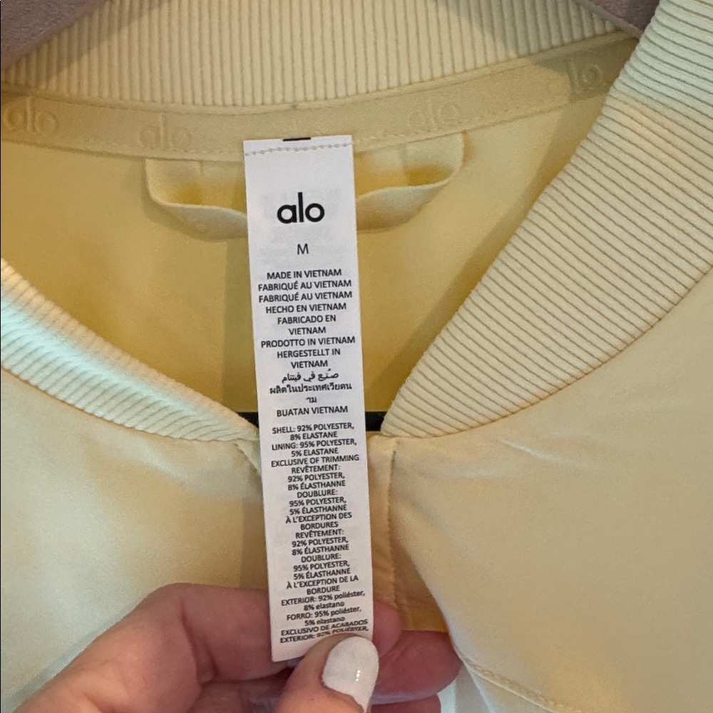 ๐๐๐ ๐ง ALO YOGA Tiebreaker Jacket-Lemon Ice medium excellent condition - Picture 10 of 15